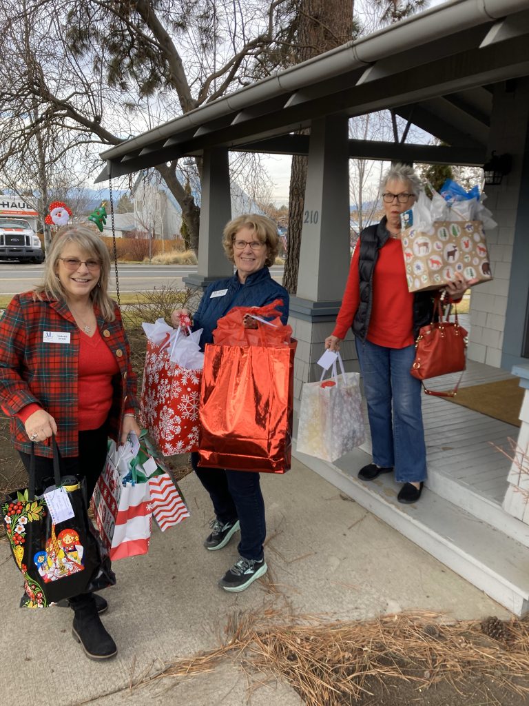 Holiday Gifts for 424 Seniors
