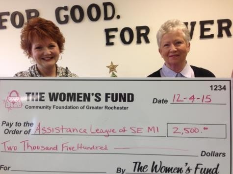 Pamela Bilodeau, from The Women’s Fund, presents a $2,500 donation to Marjorie DiLiddo , representing Assistance League for Southeastern Michigan.