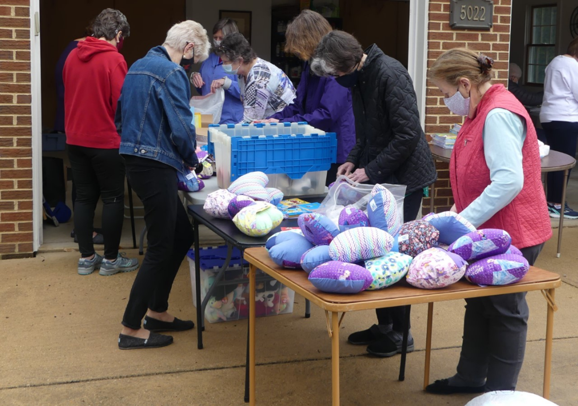Northern Virginia - Assistance League Team hosted a very successful Hugs Pillows workshop (002)