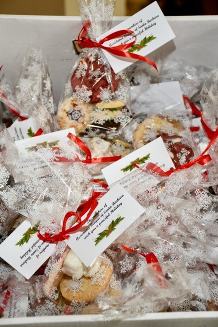 Santa Barbara - Assistance League Bakes 1200 Cookies for Food From the Heart (1)